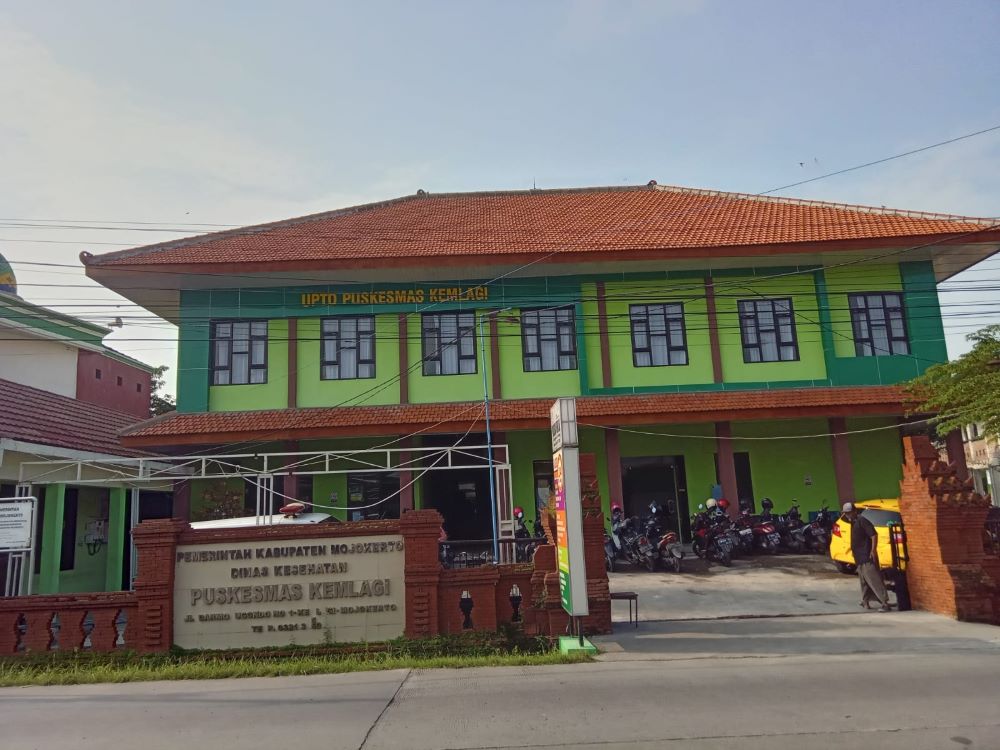 TINGKATKAN FASYANKES: Bupati Ikfina Fahmawati konsisten meningkatkan kualitas fasyankes kepada masyarakat, salah satunya di Puskesmas Kemlagi.