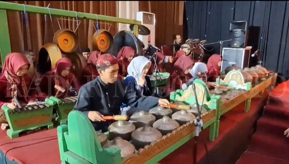 BUDAYA: Ekstrakurikuler karawitan saat mengisi purnawiyata 2024.