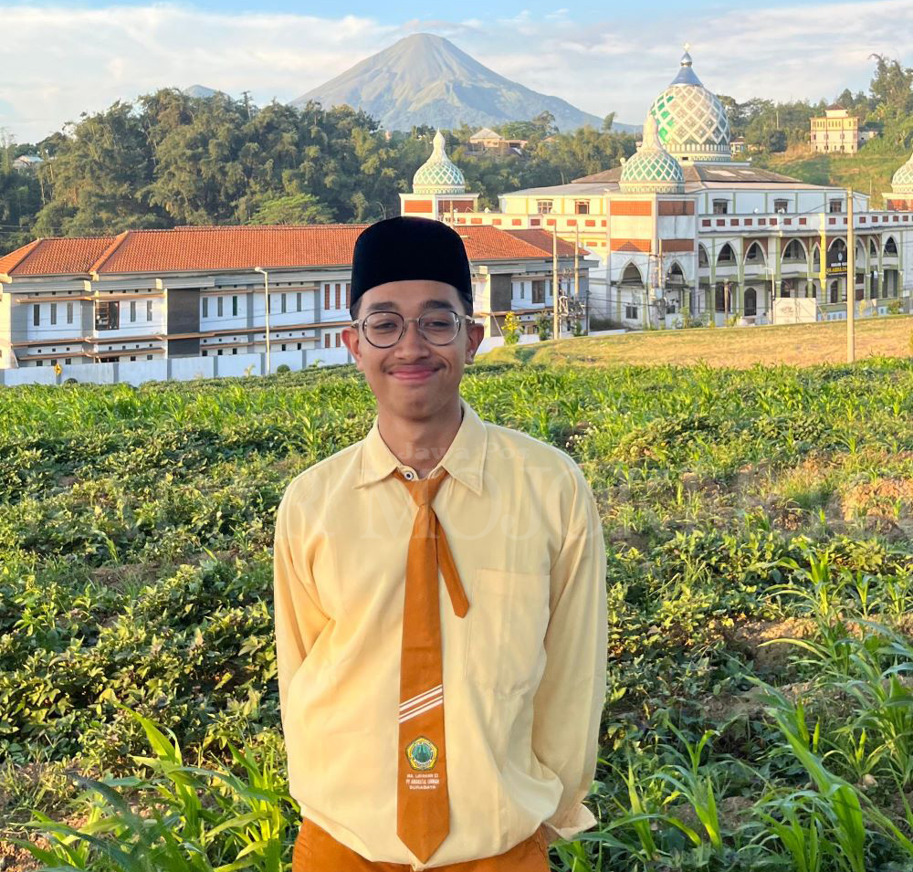BERPRESTASI: Muhammad Hasnan Aslam siswa MAI Unggulan Amanatul Ummah Pacet, Mojokerto diterima di tiga universitas Kanada, untuk program studi teknik.