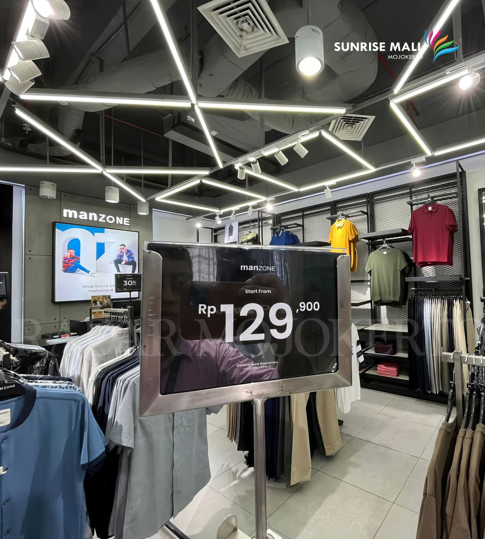 GEBER: Manzone fashion geber harga Rp 90 ribu-an hingga diskon 50 persen hanya untuk pengunjung Sunrise Mall Mojokerto.