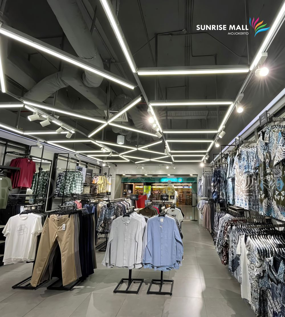 RAPI: Fashion terbaru selalu disuguhkan demi memanjakan pengunjung Sunrise Mall Mojokerto.