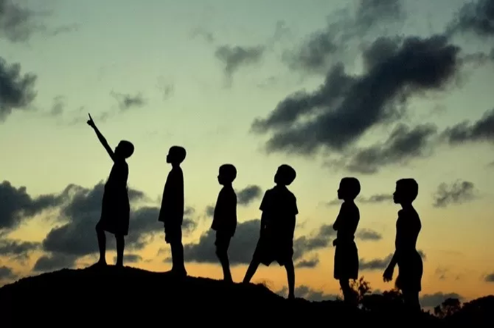 Anak sulung memiliki berbagai kelebihan saat berada di lingkungannya.