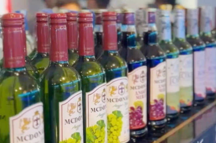 Kadar alkohol sedang hingga di atas 50 persen, tersedia di toko ini. (Istimewa)