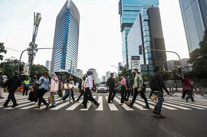 Suami yang memiliki isteri yang melahirkan berhak mendapat cuti selama  40 hari.