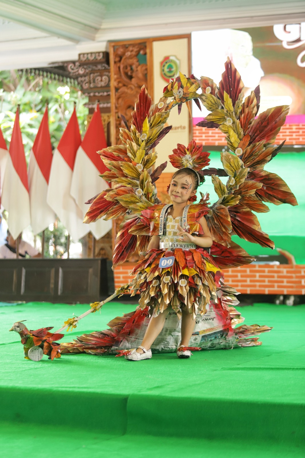 Salah satu peserta tampil memukau di depan juri.