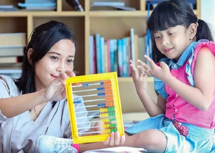 PENDIDIKAN : Pendidikan seksual yang baik dan benar bisa membantu anak memahami pentingnya menjaga diri dari risiko pergaulan bebas. ( foto: jawa pos )