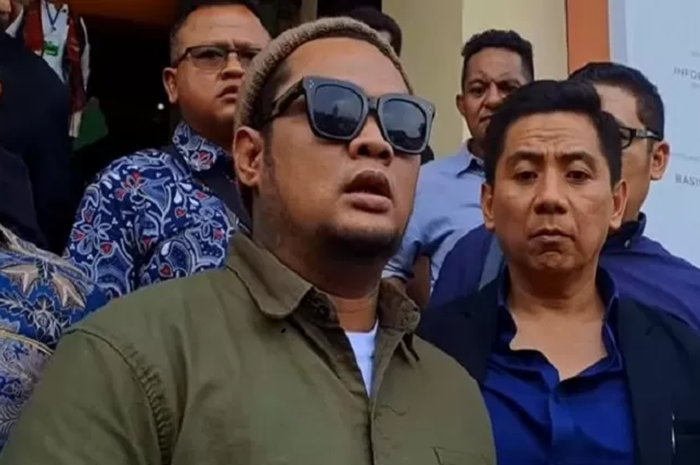 Virgoun usai sidang perceraiannya akhir 2023 lalu. (Dok. Pojoksatu.id)