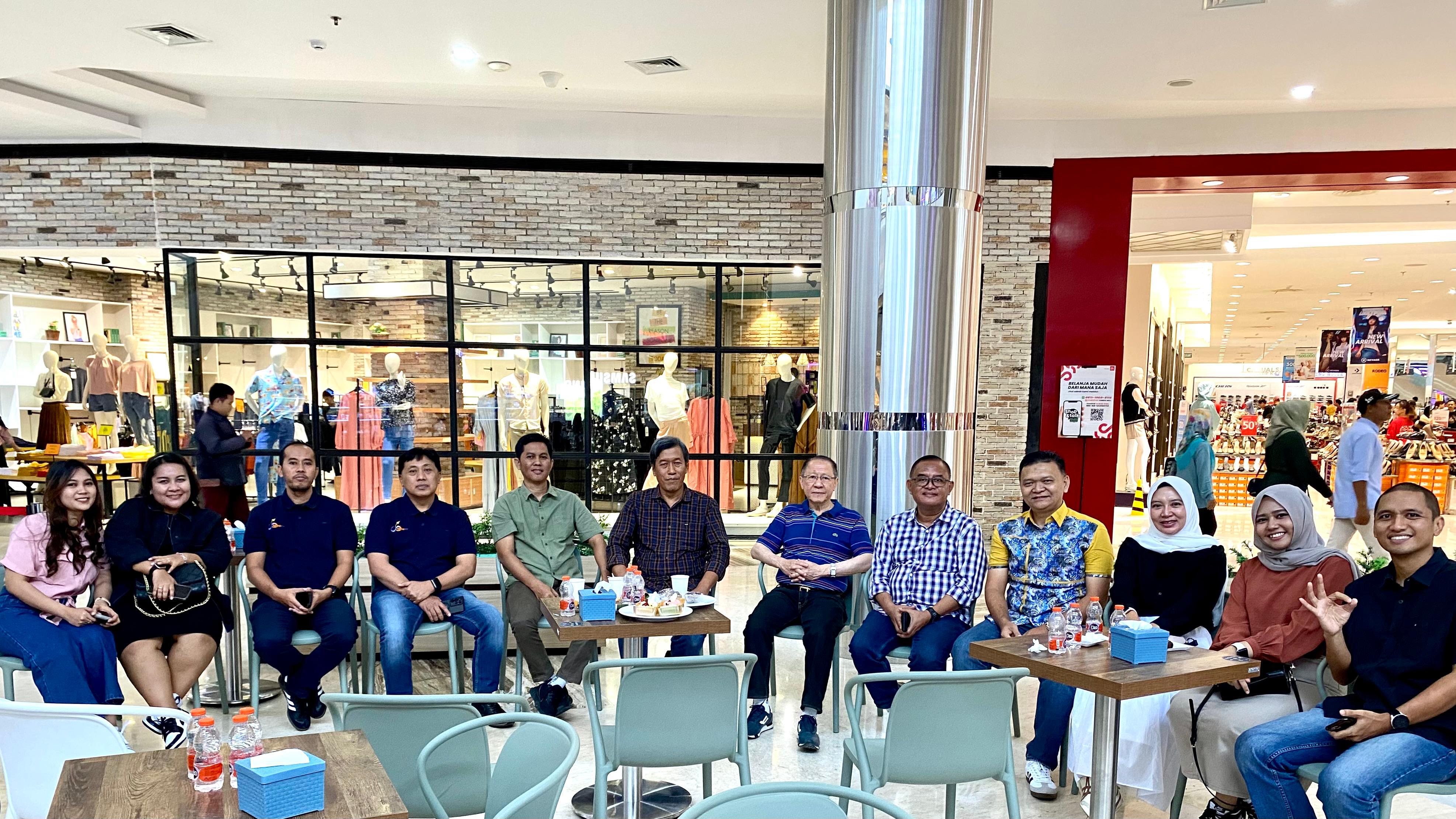 SOLID: Mitra Sunrise Mall Mojokerto bersama owner Sunrise Mall Mojokerto Rudiyanto.