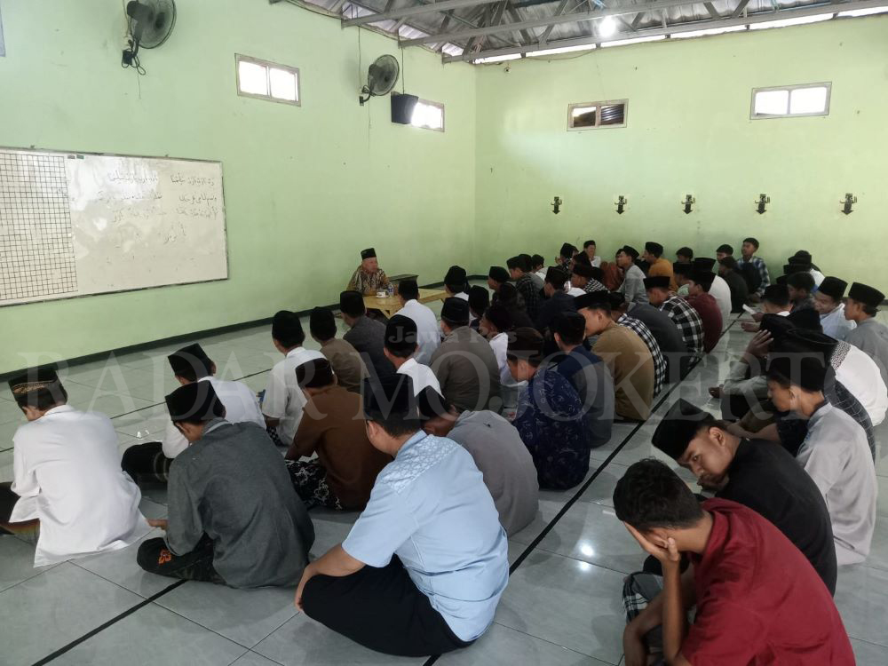 POSITIF: Siswa SMPN 1 Trowulan menjalani kegiatan Tren Holiday selama liburan semester.