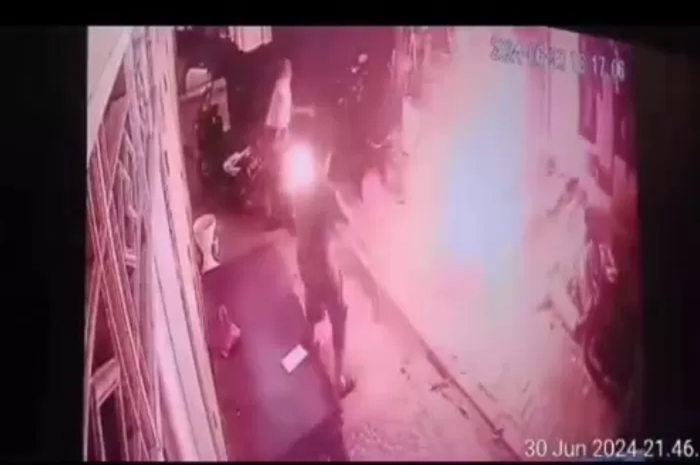 Suci Ratna Derawati mengalami luka bakar serius di bagian kepala setelah dibakar suaminya sendiri, Minggu (30/7).
