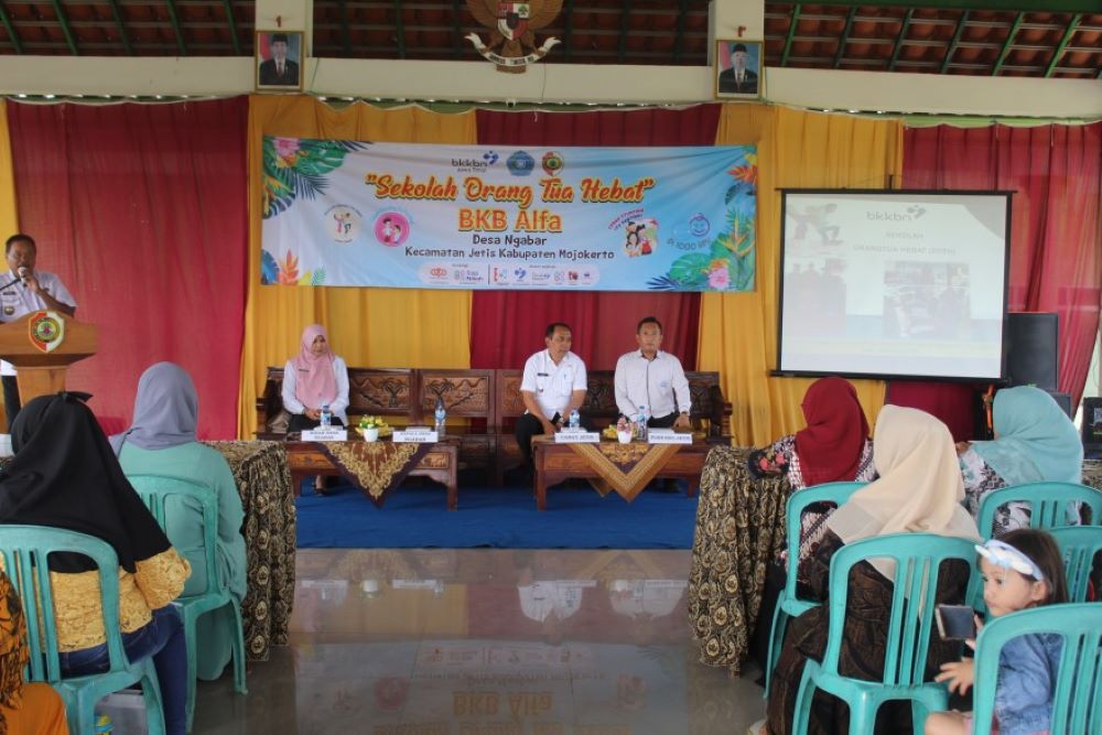 TEROBOSAN: Pembukaan sekolah orang tua hebat di Desa Ngabar, Kecamatan Jetis, Kabupaten Mojokerto, pada 29 Mei lalu.