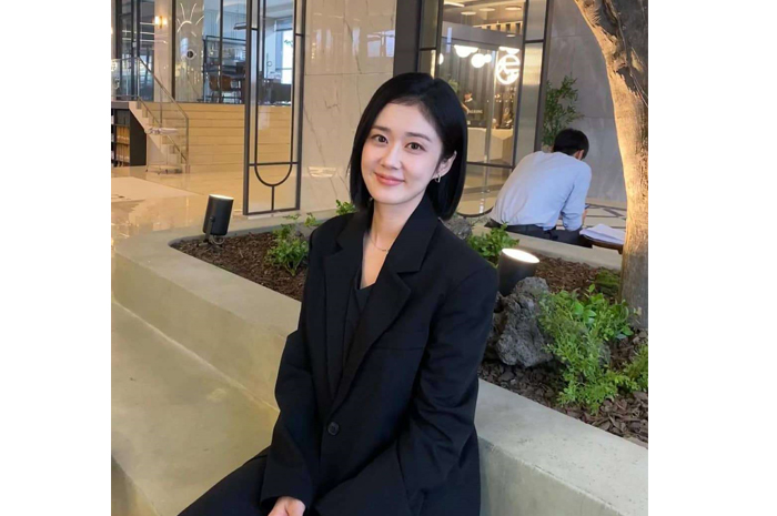 Jang Nara berperan sebagai Cha Eun Kyung di drama Good Parner.