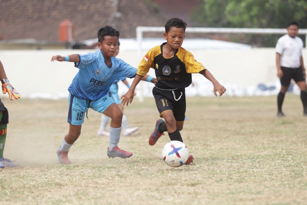 PEMBINAAN: Pertandingan Piala Wali Kota kategori U10 yang berlangsung di Stadion Gelora Ahmad Yani, Kota Mojokerto, November 2023 lalu.