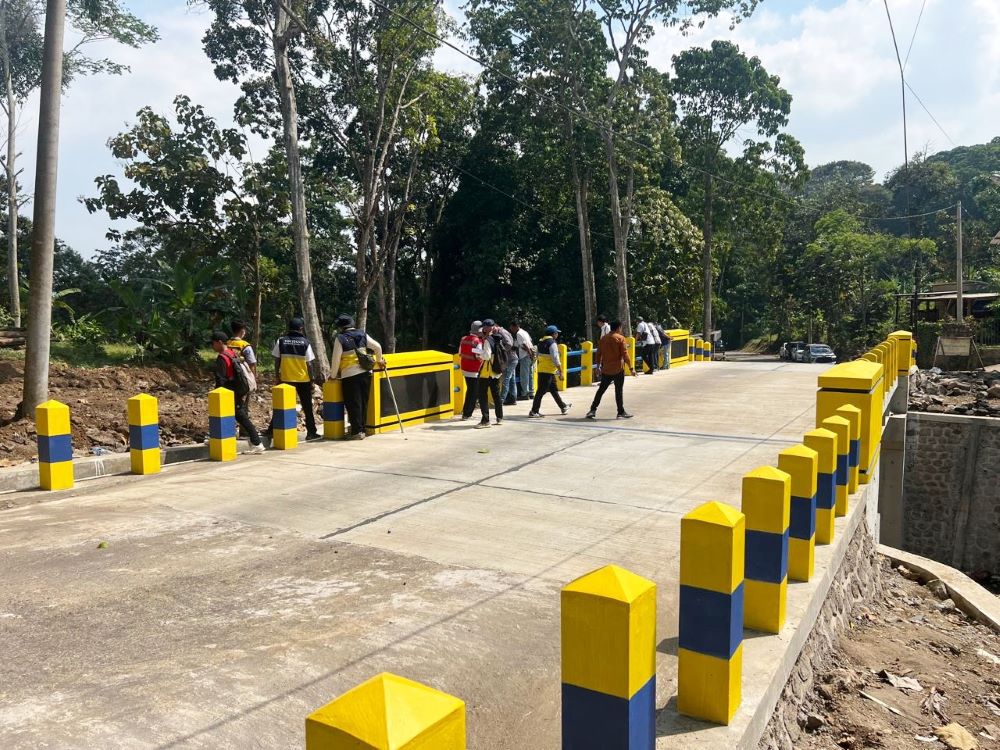 INFRASTRUKTUR: Jembatan Kedungudi, Kecamatan Trawas semakin lebar dan kukuh, sehingga memperlancar akses menuju destinasi wisata di Kabupaten Mojokerto.