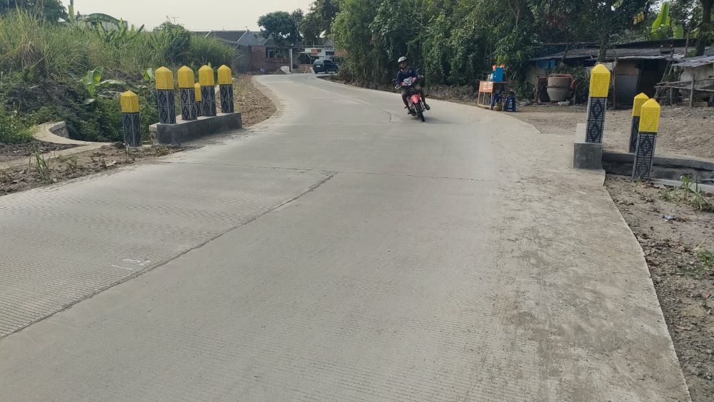NYAMAN: Ruas Jalan Teratai-Japan, Kecamatan Sooko kian diperleber, membuat akses perekonomian makin lancar.