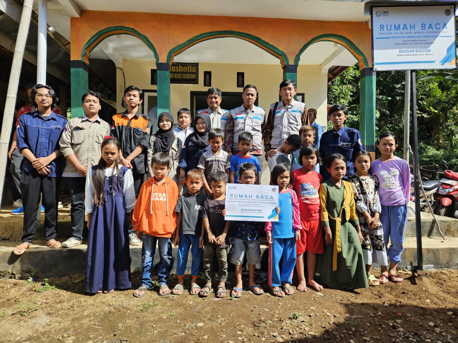Rumah Baca di Dusun Bacem Desa Panduman Kecamatan Jlebuk Kabupaten Jember.