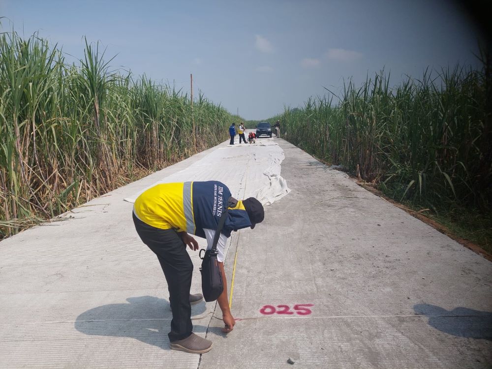 LEBAR DAN MULUS: Proyek ruas jalan Mojowiryo-Mojosarirejo, Kecamatan Kemlagi tuntas dikerjakan Dinas PUPR Kabupaten Mojokerto.