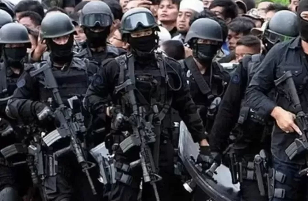 Densus 88 menangkap terduga teroris di Solo dan Batu, Jatim