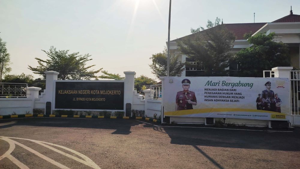 PROSES HUKUM: Penyidik Kejari Kota Mojokerto memeriksa sejumlah saksi dalam menyusun dakwaan kasus korupsi PT BPRS Mojo Artho untuk segera dilimpahkan ke pengadilan.