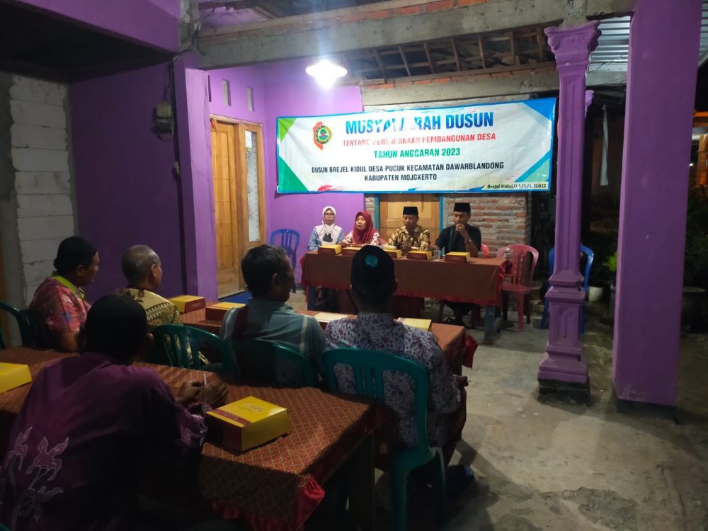 MUFAKAT: Warga Dusun Brejel utara dan Brejel selatan, Desa Pucuk, Kecamatan Dawarblandong mengelar musyawarah dusun guna mengusulkan pembangunan waduk baru yang difungsikan untuk peningkatan pertanian
