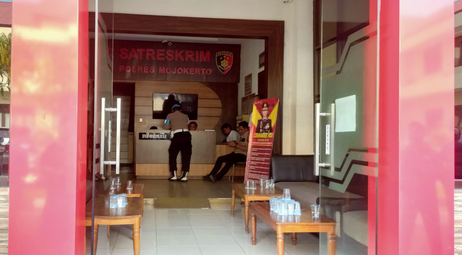 DITANGANI: Insiden tewasnya seorang santriwati MBI Amanatul Ummah, Desa Kembangbelor, Kecamatan Pacet, turut diatensi Satreskrim Polres Mojokerto.