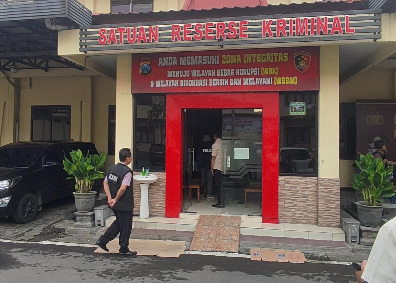DITELUSURI: Satreskrim Polres Mojokerto menelusuri dugaan penyebab santriwati MBI Amanatul Ummah, Desa Kembangbelor, Kecamatan Pacet, nekat loncat dari lantai 3 asrama putri.