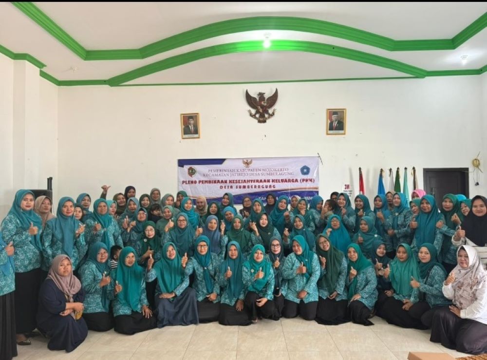 EVALUASI: Pengurus dan anggota TP-PKK Desa Sumberagung dalam pelaksanaan kegiatan rakerdes dan sidang pleno.