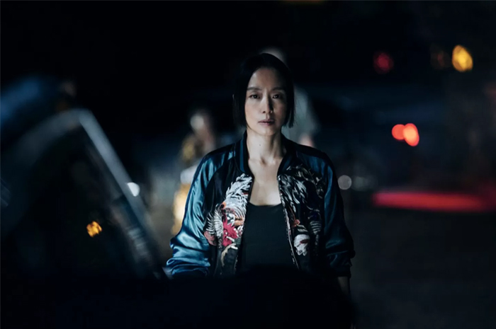 Revolver  adalah film Korea bergenre kriminal dan thriller yang dibintangi oleh Jeon Do Yeon, Ji Chang Wook, dan Lim Ji Yeon.