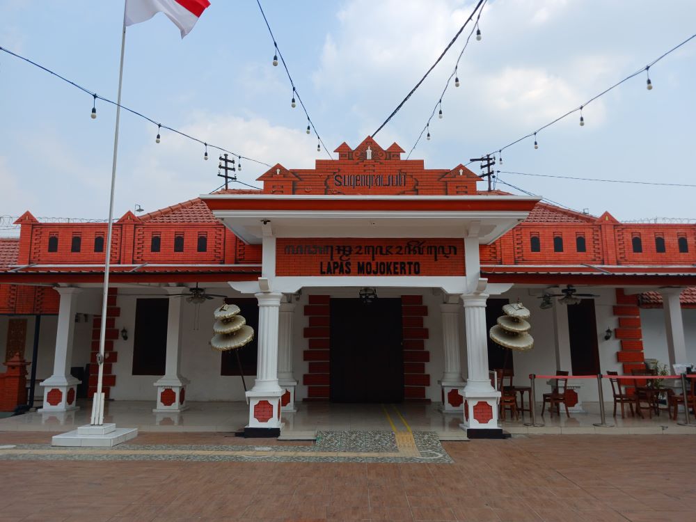 OVERKAPASITAS: Lapas Kelas IIB Mojokerto di Jalan Taman Siswa, Kota Mojokerto, kemarin. Ratusan narapidana diusulkan menerima remisi hari kemerdekaan.