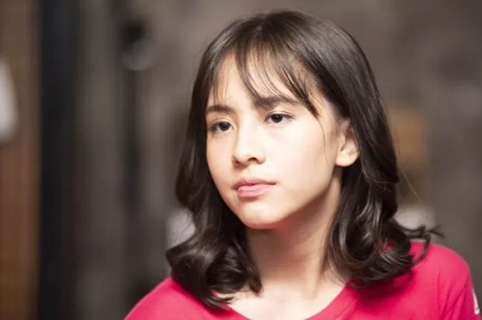 Adhisty Zara merupakan artis jebolan JKT48. Ia menanggalkan embel-embel JKT48 setelah lulus dari Idol Group. (Jawa Pos)