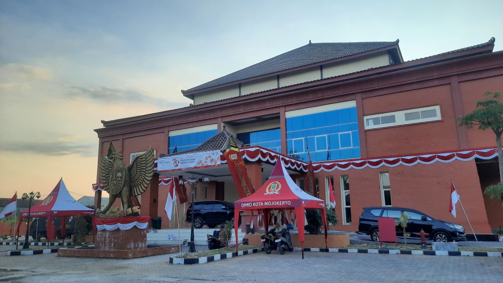 LEGISLATIF: Gedung DPRD Kota Mojokerto di Jalan Raya Surodinawan, Kecamatan Prajurit Kulon yang akan dilakukan pengadaan pekerjaan interior dan mebeler.