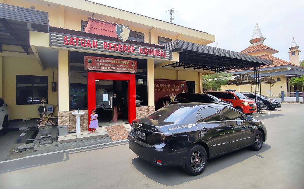 DIPROSES HUKUM: Kasus penghadangan pemotor oleh debt collector di Jalan Raya Jabon, Kecamatan Mojoanyar, terus diselidiki Satreskrim Polres Mojokerto setelah gagal mediasi beberapa waktu lalu.