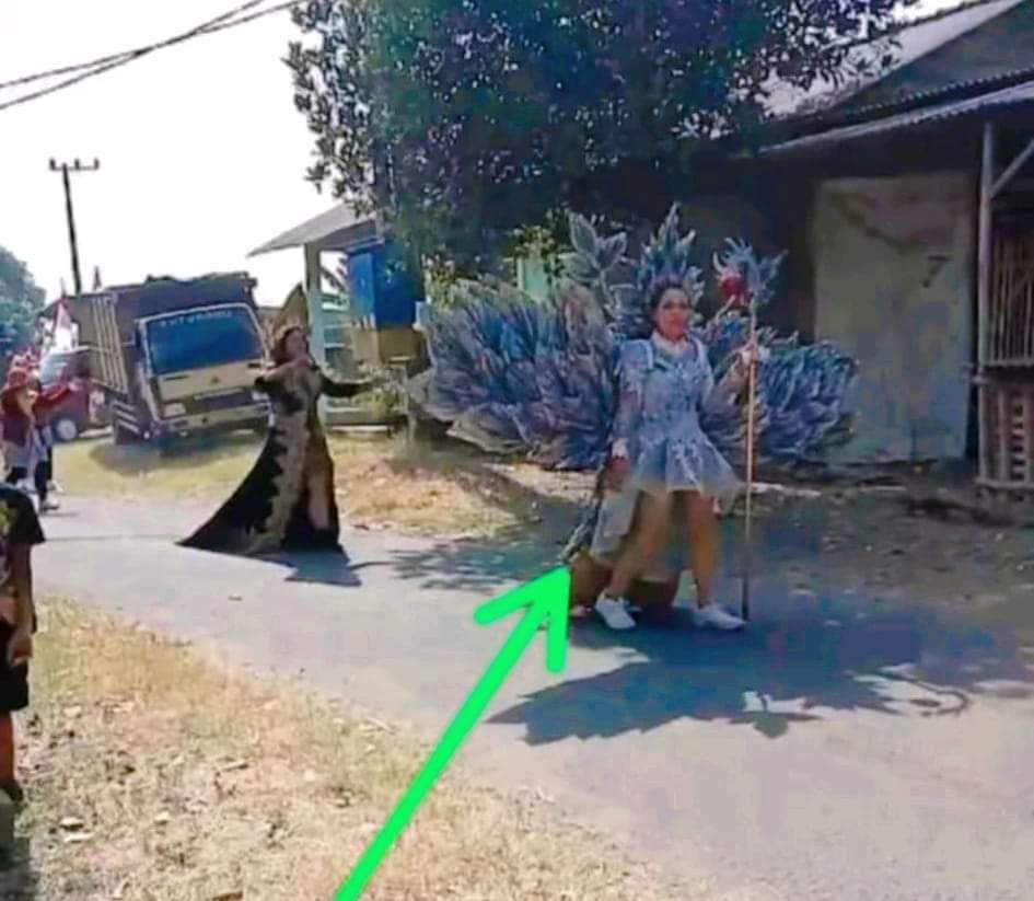 Korban saat mengikuti karnaval