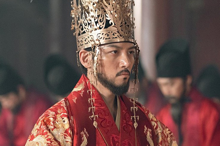 Drama Korea terbaru, Ji Chang Wook jadi seorang raja yang mendadak mati.