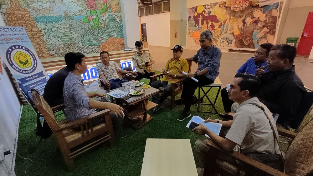 RAPAT BERSAMA: Manajemen JPRM menggelar koordinasi untuk persiapan event Job Fair bersama Cabdindik Provinsi Jawa Timur Wilayah Kabupaten-Kota Mojokerto di Darmo Corner Sunrise Mall Mojokerto.