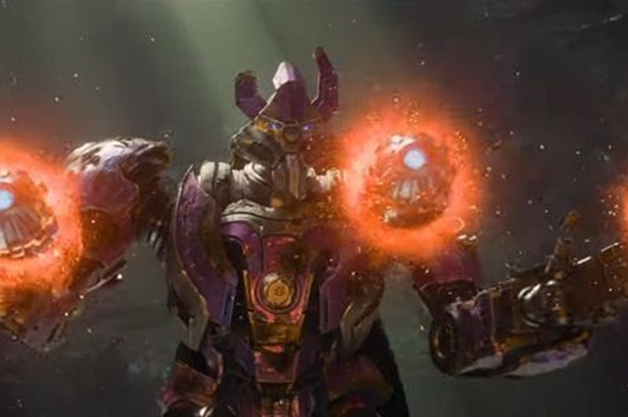 Sosok Transformers tua memberikan sebuah benda yang tampak seperti Matrix of Leadership