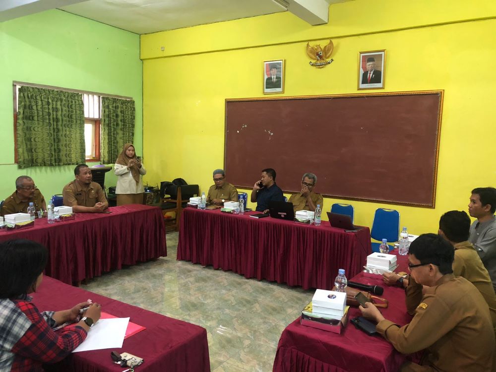 KOORDINASI: Cabdindik Wilayah Kabupaten-Kota Mojokerto dan perwakilan dari enam SMK PK Mojokerto membahas persiapan job fair bersama JPRM di SMKN 1 Sooko, Senin (9/9).
