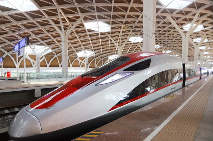 KCIC batalkan 14 perjalanan kereta cepat Whoosh demi keselamatan penumpang.