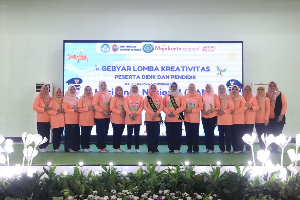 KOLABORASI: Bupati Mojokerto Ikfina Fahmawati hadir di tengah Gebyar Lomba Kreativitas Peserta Didik dan Pendidik serta Penyerahan Apresiasi Sekolah Penggerak yang digelar dispendik di Gedung.