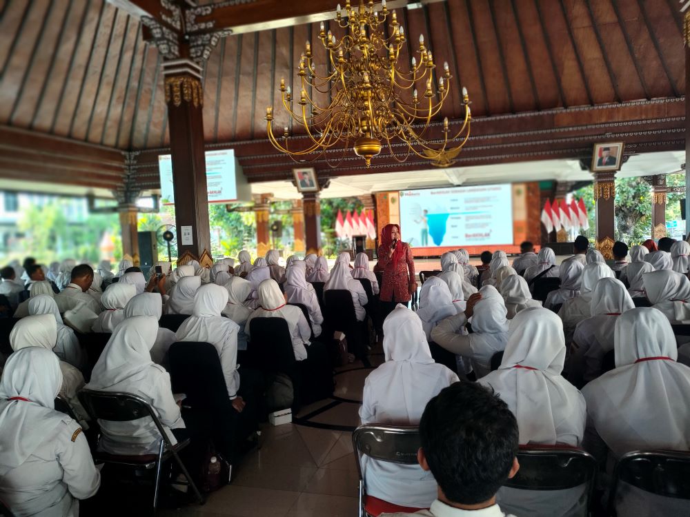 PENINGKATAN SDM: Bupati Ikfina Fahmawati memberikan orientasi kepada ASN di lingkungan Pemkab Mojokerto sebagai upaya peningkatan SDM di lingkungan pendidik, beberapa hari lalu.