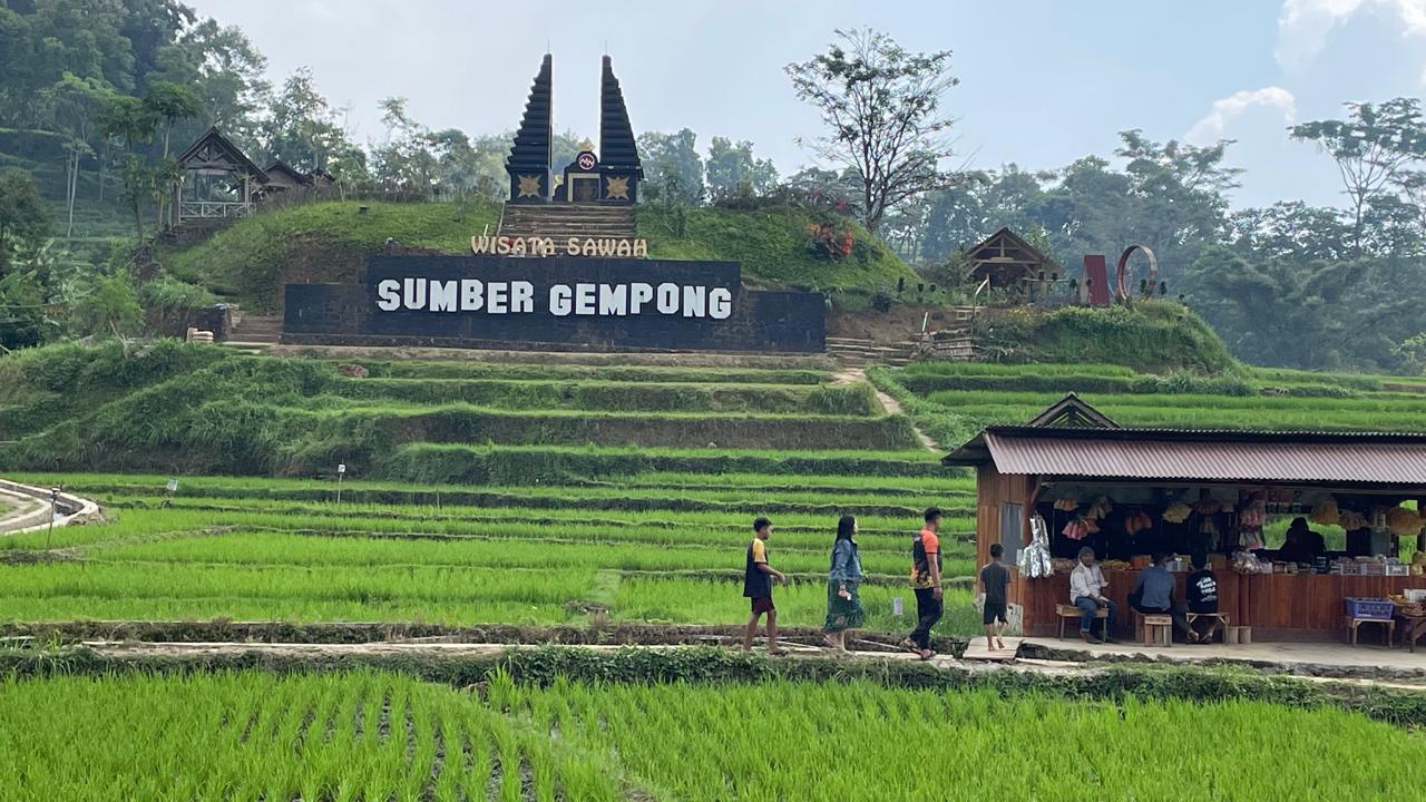 ALAM PEDESAAN: Objek wisata sawah Sumber Gempong menjadi salah satu destinasi favorit wisatawan di Trawas.