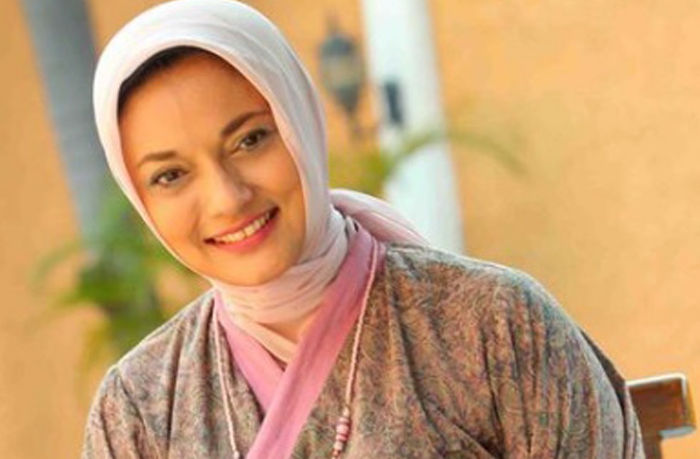 Marissa Haque, dikenal sebagai seorang aktris dan politikus Indonesia. Ia tutup usia pada 2 Oktober 2024 dan meninggalkan warisan yang penuh dengan prestasi dan kontroversi.