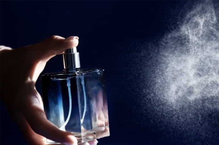 Pilihlah parfum sesuai dengan mood dan kepribadian.