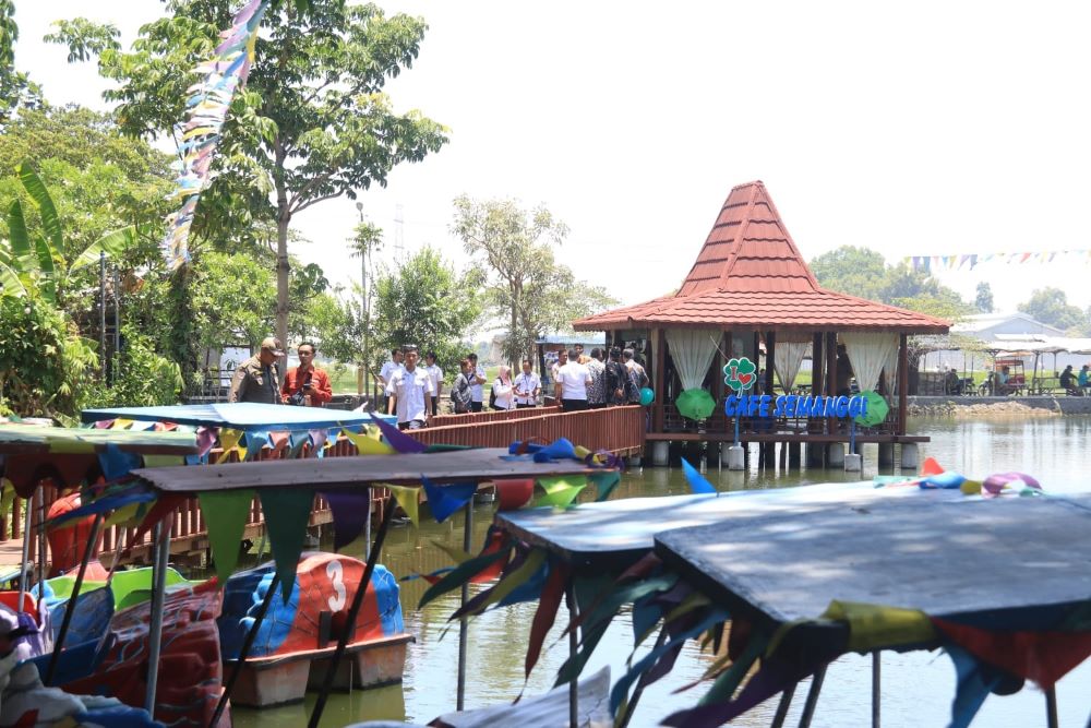 IKON BARU: Cafe Semanggi di Wisata Sumber Dhuwur, Desa Wonosari, Kecamatan Ngoro yang diresmikan Pjs Bupati Mojokerto Akhmad Jazuli.