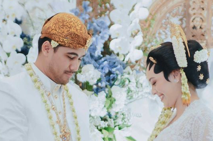 Aktris cantik Anggika Bolsterli resmi menyandang status sebagai istri Omar Armandiego Soeharto (Instagram: @anggikabolsterli)