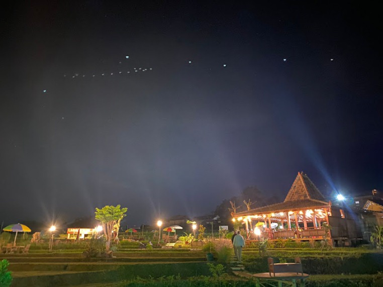 DESTINASI: Cafe Paseban Agung di Desa/Kecamatan Trawas, Kabupaten Mojokerto menawarkan konsep tradisional dan pemandangan alam.