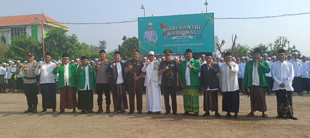HARI NASIONAL: Undangan upacara HSN 2024 di halaman Pondok Pesantren Nurul Islam 2.