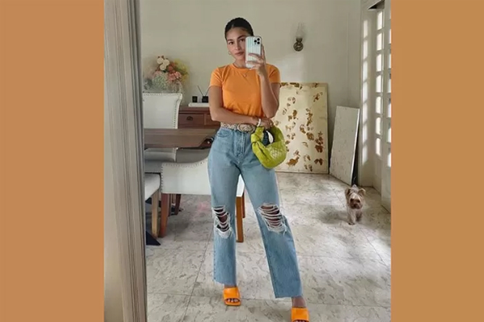 Salah satu Gen Z yang menunjukan personal percaya dirinya dengan outfit terkini.