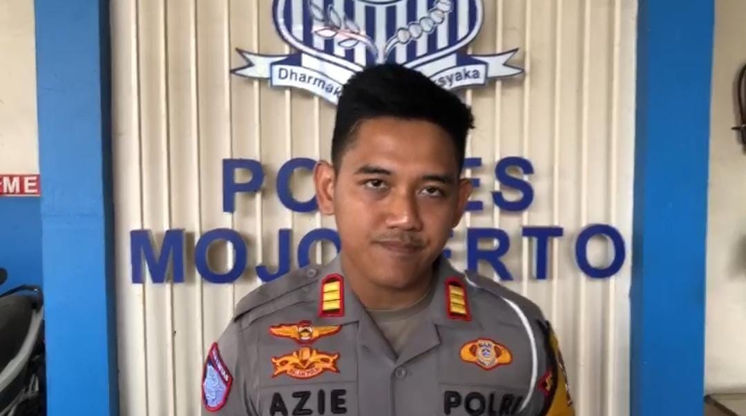 ANGKAT BICARA: Kasatlantas Polres Mojokerto AKP M. Hariyazie Syakhranie memberi klarifikasi atas video viral di Facebook tersebut, Rabu (23/10).