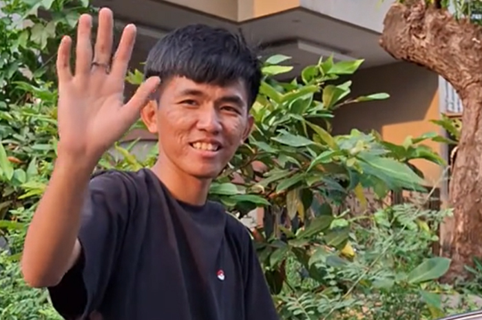 Senyum bahagia Tiko (TikTok: @bangbrew94)